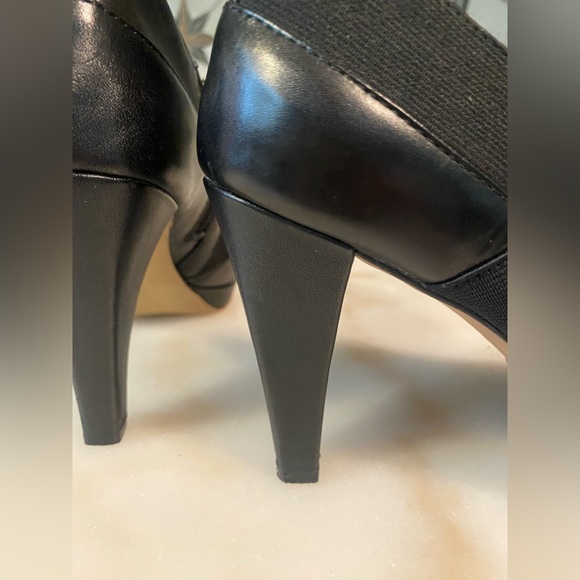 Adrienne Vittadini Platform Black Leather Shooties - Picture 8 of 14